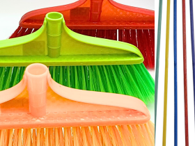 ESCOBA RECTA C/PALO MADERA COLOR